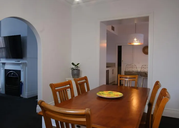 Spacious Cbd Terrace - 3 Beds, Wifi And Parking
