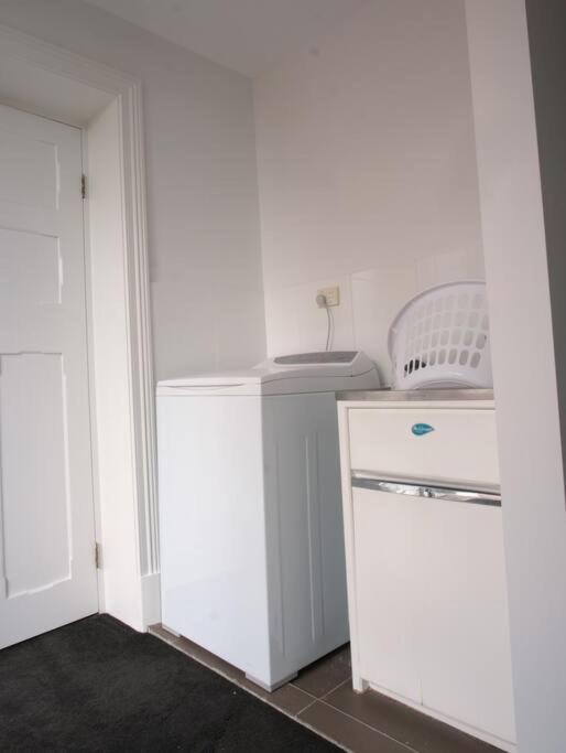 Spacious Cbd Terrace - 3 Beds, Wifi And Parking Holiday home