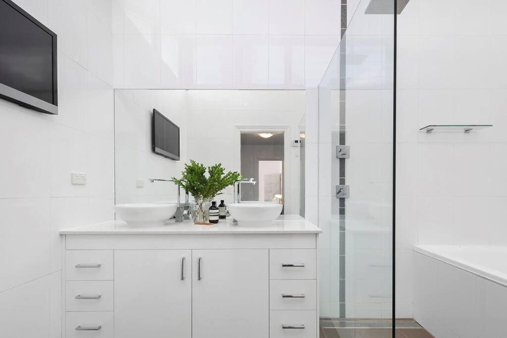Holiday home Spacious Cbd Terrace - 3 Beds, Wifi And Parking *