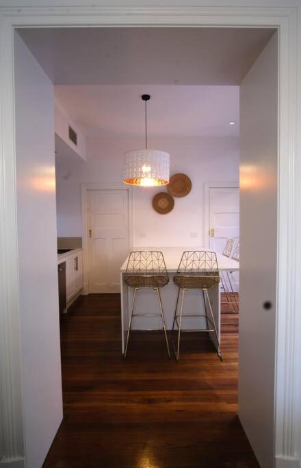 Spacious Cbd Terrace - 3 Beds, Wifi And Parking *