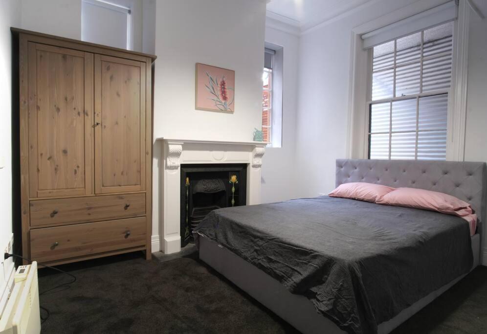 Spacious Cbd Terrace - 3 Beds, Wifi And Parking Holiday home *